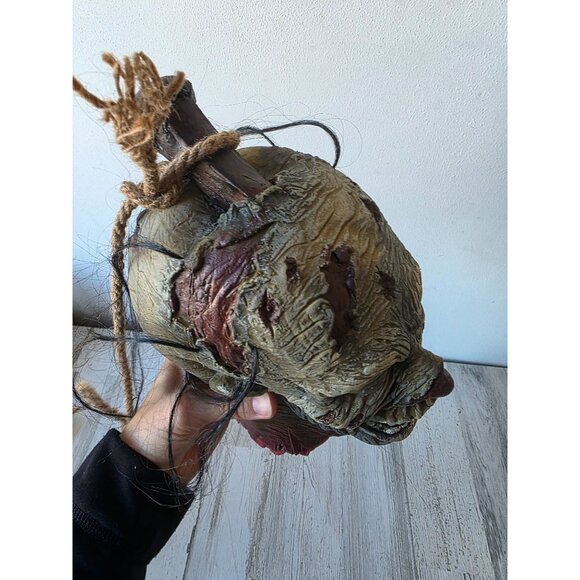 Vintage rubber zombie head skull beheaded hanging Halloween prop nail realistic - Picture 12 of 13